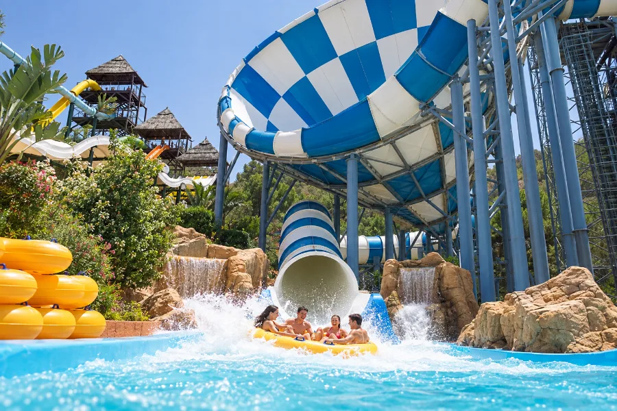 Cyclon four-person raft ride at Aqualandia